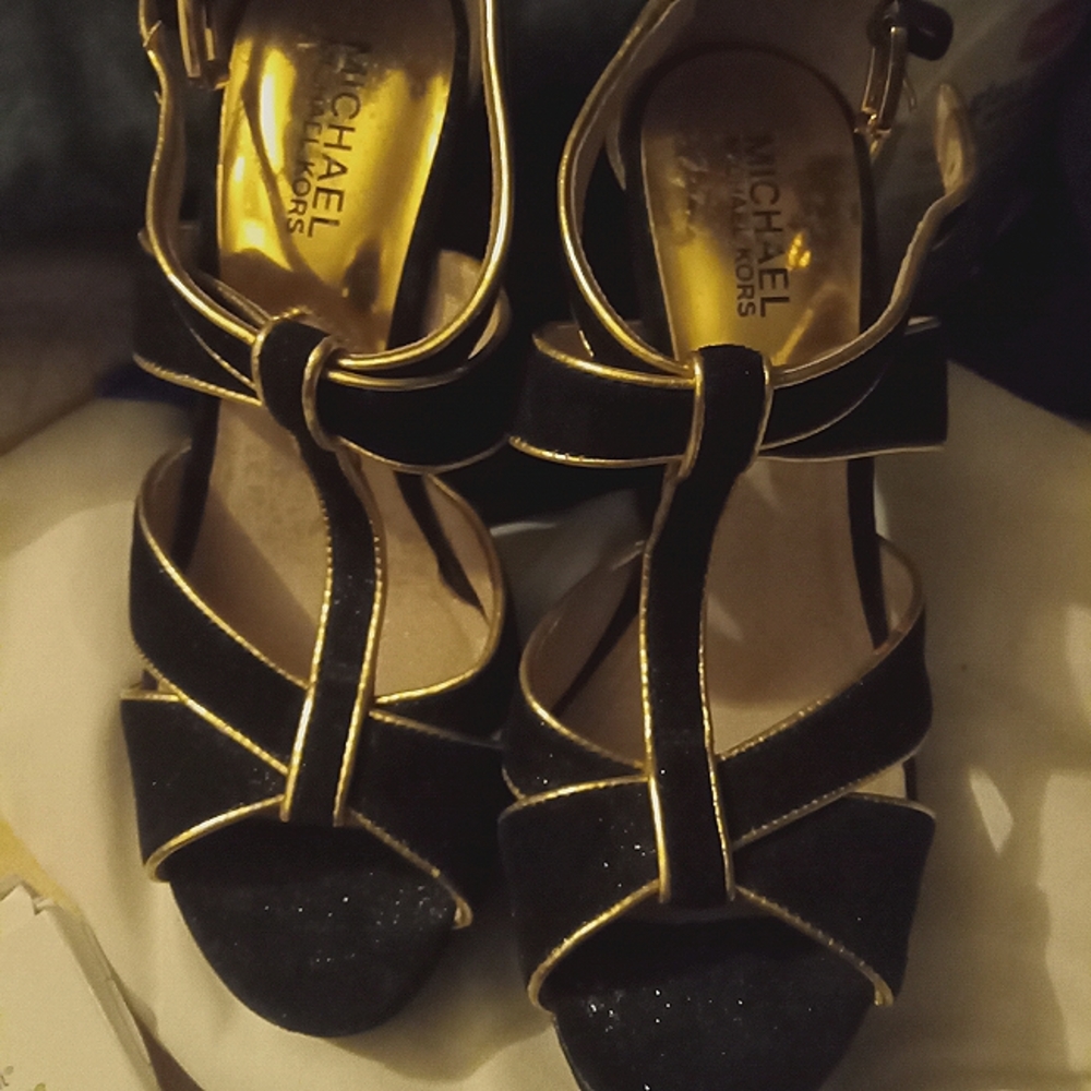 Michael kors heels size 7